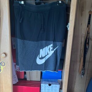 Nike Two-Tone Black and Gray Skirt